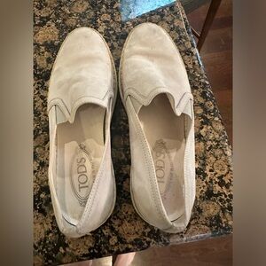 Women’s tods size 39 or 8 leather slip on shoes